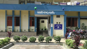 স্ত্রী-সন্তানকে কুপিয়ে হত্যার পর যুবকের আত্মহত্যা