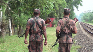 ভারতে তেল পাচার ঠেকাতে হিলি সীমান্তে বিজিবির কঠোর নজরদারি