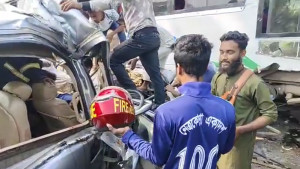 বাস ও মাইক্রোবাসের মুখোমুখি সংঘর্ষে নিহত ২