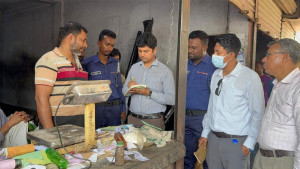 রোজায় নিত্যপণ্যের বাজারে অনিয়ম, দুই প্রতিষ্ঠানকে জরিমানা