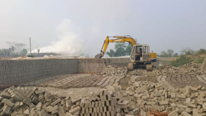 সাত অবৈধ ইটভাটার ৪ লাখ ইট ধ্বংস