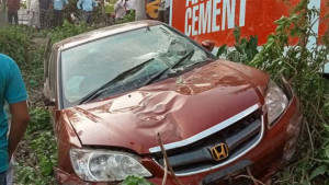 প্রাইভেটকার খাদে পড়ে দেড় বছরের শিশুর মৃত্যু