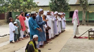 সৌদির সঙ্গে মিল রেখে বিরামপুরে ঈদ উদযাপন
