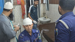 বিএনপির দুই গ্রুপের সংঘর্ষে পুলিশ সদস্য আহত