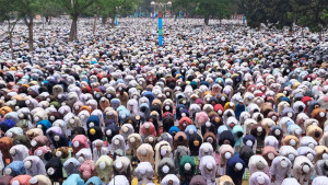 শোলাকিয়ায় ঈদ জামাতে জনসমুদ্র