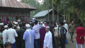 নিথর দেহে সাদা কাফনে ফিরলেন রায়হান