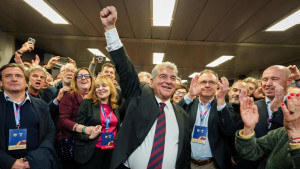 নির্বাচনে জিতে আবারও বার্সা সভাপতি লাপোর্তা