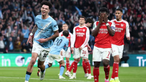 আর্সেনালকে আকাশ থেকে মাটিতে নামাল ম্যানসিটি