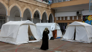 যুদ্ধে লেবাননে লাখো মানুষ বাস্তুচ্যুত, ‘মিলছে না নিরাপদ আশ্রয়’