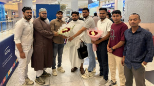 ওমরাহ করতে সৌদি পৌঁছেছেন নাহিদ ইসলাম