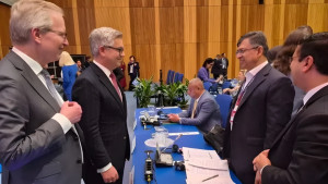 পুলিশ সংস্কার ও রোহিঙ্গা ইস্যুতে যুক্তরাজ্যের সহযোগিতা চাইলেন স্বরাষ্ট্রমন্ত্রী