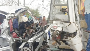 রামপালে বাস-মাইক্রোবাস সংঘর্ষ, নিহত ১৩