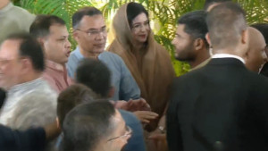 যমুনায় মানুষের ঢল, প্রধানমন্ত্রীর ঈদ শুভেচ্ছা বিনিময়