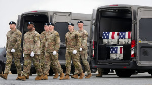 মধ্যপ্রাচ্যে আরও ১০ হাজার সেনা পাঠানোর পরিকল্পনা ট্রাম্পের