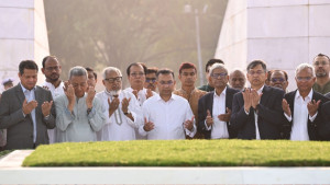 জিয়াউর রহমান ও খালেদা জিয়ার সমাধিতে তারেক রহমানের শ্রদ্ধা