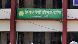 ইউএনওর নামে চাঁদা আদায়, ক্ষুব্ধ ব্যবসায়ীরা