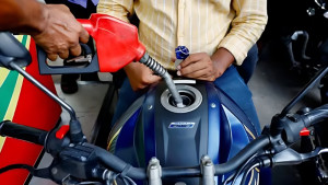 মোটরসাইকেলে জ্বালানি নিতে লাগবে ডিসির ‘ফুয়েল কার্ড’