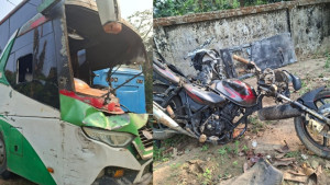 মোটরসাইকেলে বাসের ধাক্কা, প্রাণ গেল ২ পর্যটকের