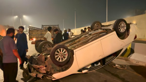 ৩০০ ফিট সড়কে প্রাইভেটকার রেসিং, দুর্ঘটনায় আহত ৪