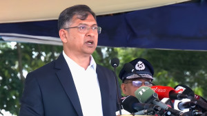 নতুন পোশাকে পুলিশ বাহিনী সন্তুষ্ট নয়: স্বরাষ্ট্রমন্ত্রী