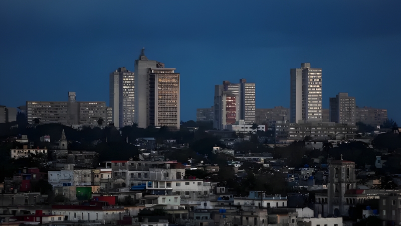 তেল অবরোধে অন্ধকারে কিউবা, সম্ভাব্য মার্কিন হামলা ঠেকাতে প্রস্তুতি