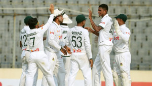 মিরপুর টেস্টে নাহিদ-তাসকিনের আগুনে পুড়ল পাকিস্তান