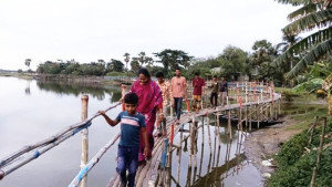 ঘূর্ণিঝড় আম্ফানের ক্ষত বয়ে বেড়াচ্ছেন ৭ গ্রামের মানুষ