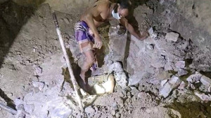 মাটি খুঁড়ে যুবকের মরদেহ উদ্ধার, আটক ৩