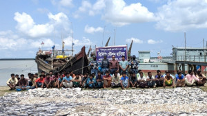 নিষেধাজ্ঞা অমান্য করে মাছ ধরায় ৪৫ জেলেকে জরিমানা