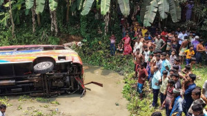 কুষ্টিয়ায় ট্রাক-বাস মুখোমুখি সংঘর্ষে নিহত ৪