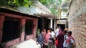 অন্তঃসত্ত্বা গৃহবধূকে গলা কেটে হত্যা