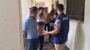 ডিবি পুলিশের ছদ্মবেশে ডাকাতির প্রস্তুতিকালে গ্রেপ্তার ৮