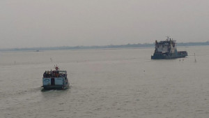 পাটুরিয়া-দৌলতদিয়া নৌরুটে ফেরি চলাচল শুরু