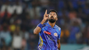 ‘হার্দিকের পাশে কেউ নেই’