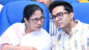মমতা ও তার ভাইপোর বাসভবন-কার্যালয় থেকে সরানো হলো বাড়তি পুলিশি পাহারা