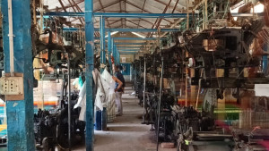 থমকে গেছে সিরাজগঞ্জের তাঁতশিল্প
