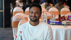 মামলা থেকে নাম সরাতে ‘১ কোটি টাকা’ দাবি, বিস্ফোরক অভিযোগ সাকিবের