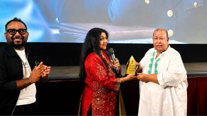 নিউইয়র্কে সম্মাননা পেলেন ফরিদুর রেজা সাগর