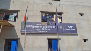 বাসের ধাক্কায় দুমড়েমুচড়ে গেল সিএনজি, নিহত ৩