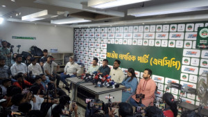 গণভোটের প্রত্যাশা বাস্তবায়নে পিছিয়ে সরকার: আখতার হোসেন