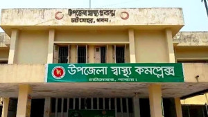 বৈদ্যুতিক তারে জড়িয়ে প্রাণ গেল ছেলের, হাসপাতালে মা
