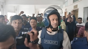 এক মামলায় ব্যারিস্টার সুমনের জামিন বহাল