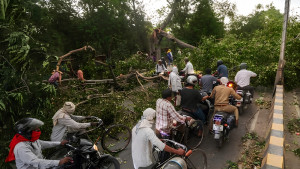 উত্তরপ্রদেশে ঝড় ও ভারি বৃষ্টিতে ৮৯ জন নিহত