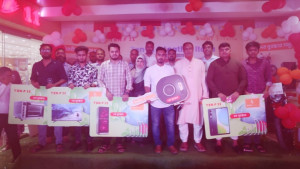 টেন ইলেভেন-লেদার ইতালিয়ানের পুরস্কার বিতরণী