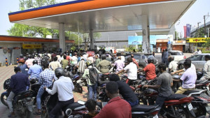 ভারতে আবারও বাড়ল জ্বালানি তেলের দাম