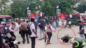 সড়কে ২ কনস্টেবলের মারামারি, বরখাস্তের পর বিভাগীয় মামলা