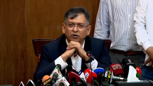 পুলিশের পোশাক মানানসই হয়নি: স্বরাষ্ট্রমন্ত্রী