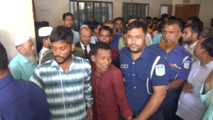 স্কুলছাত্রীকে ধর্ষণের দায়ে তিনজনের মৃত্যুদণ্ড, ‘প্রেমিকের’ খালাস