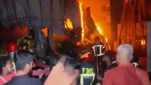 আড়াই ঘণ্টার চেষ্টায় কদমতলীর আগুন নিয়ন্ত্রণে