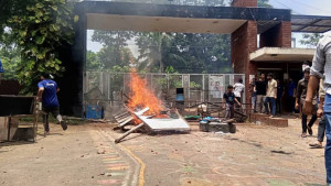 দফায় দফায় সংঘর্ষে রণক্ষেত্র ডুয়েট